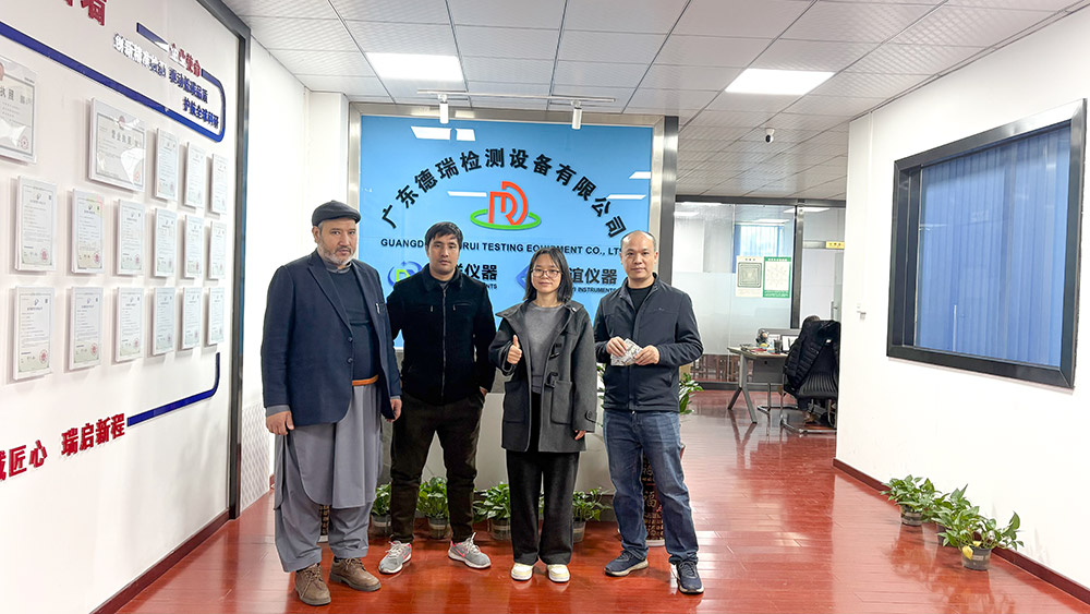 廣東德瑞檢測(cè)設(shè)備接待阿富汗客戶來訪，紫外老化試驗(yàn)箱現(xiàn)場(chǎng)簽約